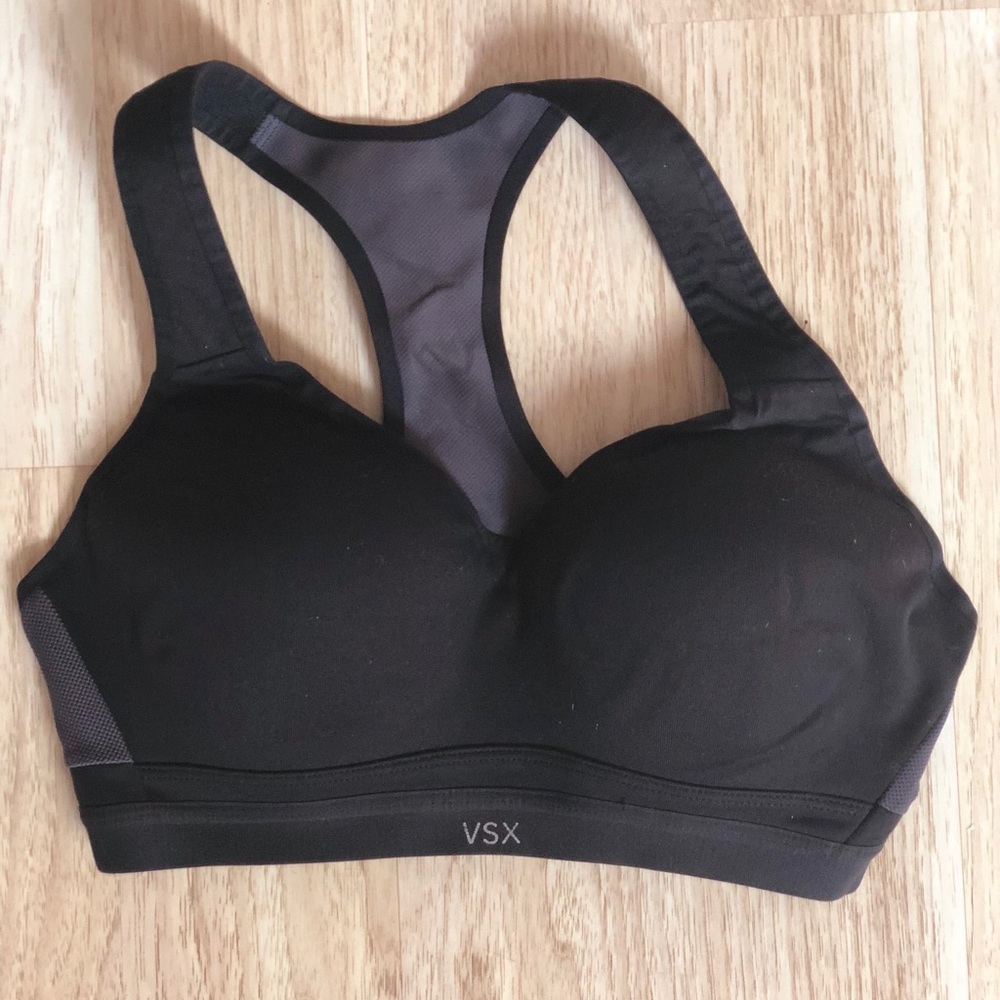 Victoria’s Secret Sports bra with straps in back!